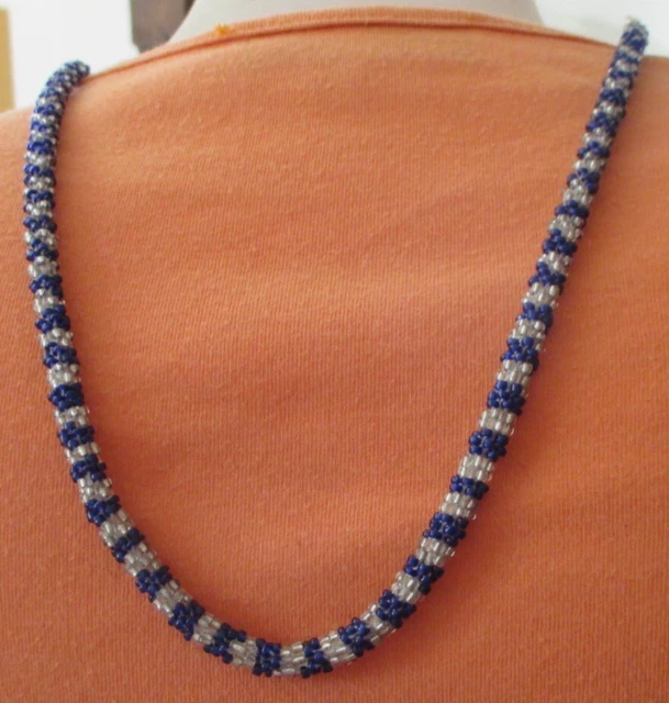 Collier Vintage En Perles De Résine Et Améthystes - Chaîne Argentée - Bijou Ancien - Occasion