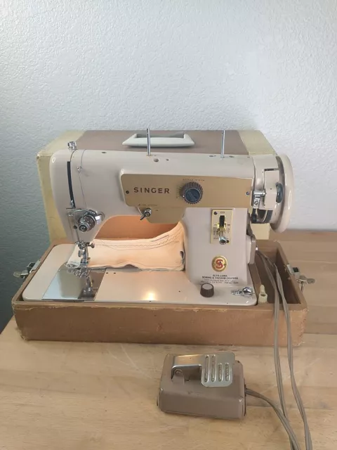 VINTAGE SINGER 223 Portable Sewing Machine w/Case manual & pedal WORKS ...