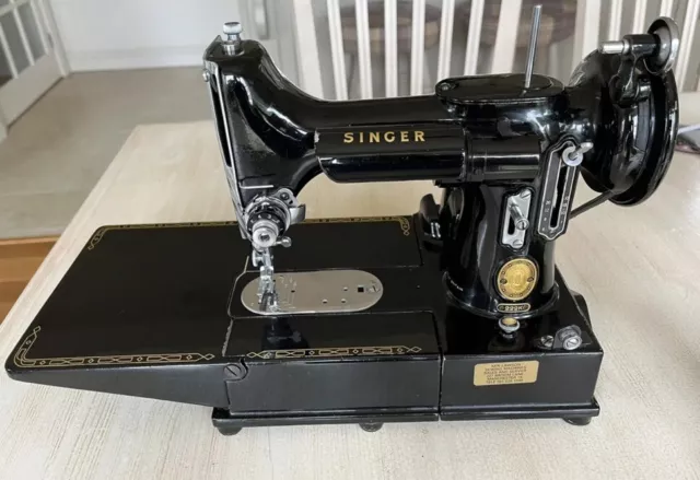 Vintage Singer Sewing Machine Model 222K Featherweight 1954 - accessories & case