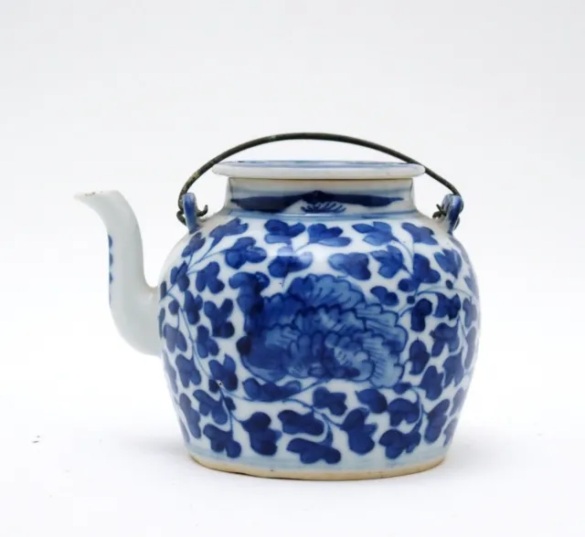 Antique Chinese 18th / 19th century small sized blue and white teapot 3