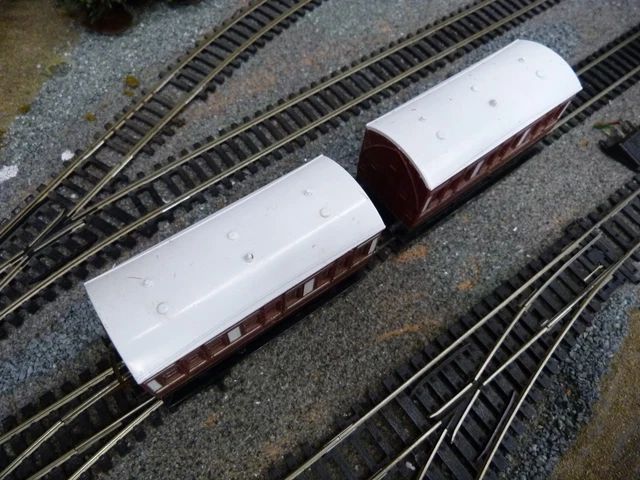 Livery Menu HORNBY CALEDONIAN LIVERY 4 wheel coaches x 2 for OO gauge model train ...