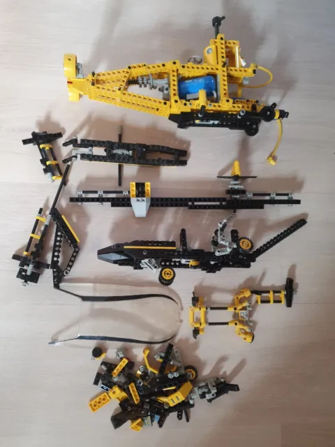 Lego Technic  - Machinerie  En  Vrac ( A  Reconstruire ) - Peut Etre Incomplete