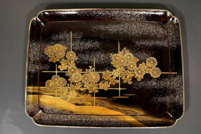 Antique Japanese Lacquer Chrysanthem Maki-e Tray Edo Bakumatsu