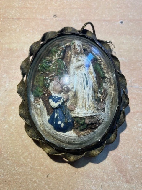 Ancien Cadre Médaillon Bombé Reliquaire Sainte Anne et L'Enfant Jésus Crucifix