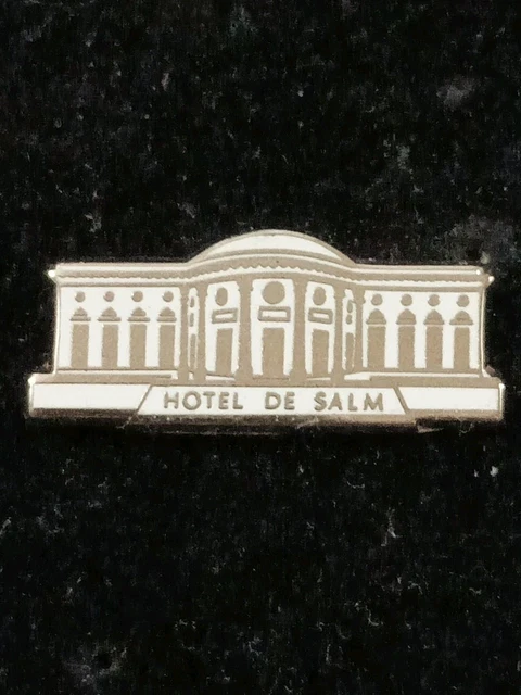 PIN'S MAXIM'S TRAITEUR TRES RARE signé Arthus Bertrand Pin's Vintage