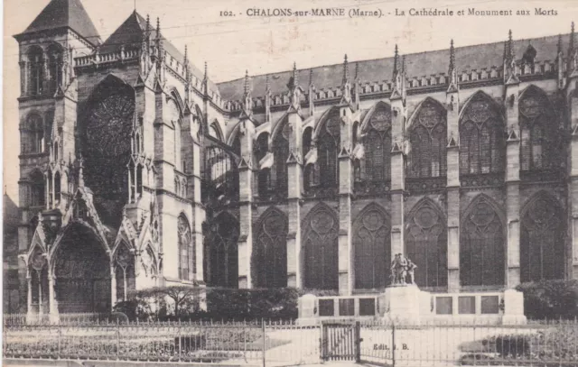 CPA 51 CHALONS sur MARNE (Marne) La Cathédrale et Monument aux Morts