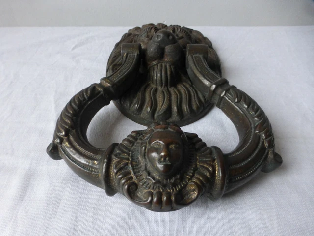 Ancien heurtoir de porte bronze.XIXème. Marteau. Antique  bronze door knocker.