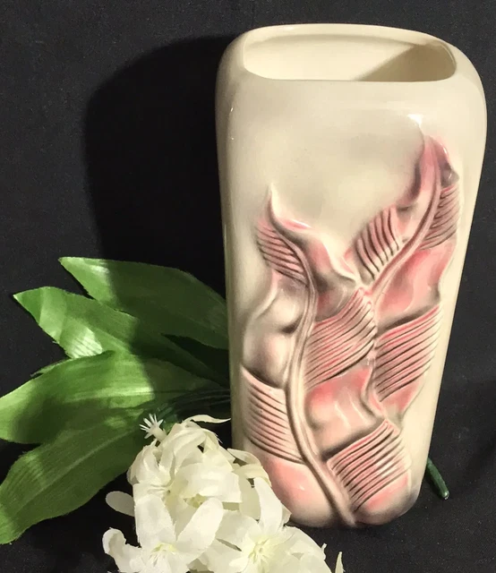ROYAL COPLEY “RIDDLE” Raised Leaf Vase ArtDeco MidCentury 1950’s Ohio