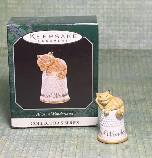 1998 Hallmark Keepsake Miniature Ornament - Alice in Wonderland Cheshire Cat