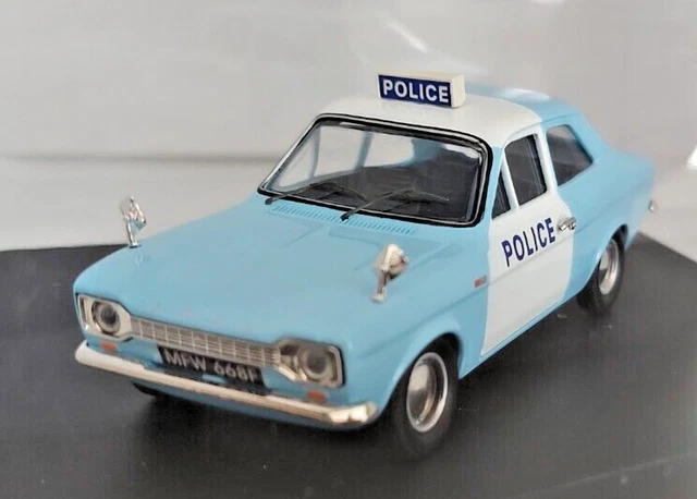 TROFEU 1/43 SCALE Model Car 16 - Ford Escort Mk2 Tour de Course
