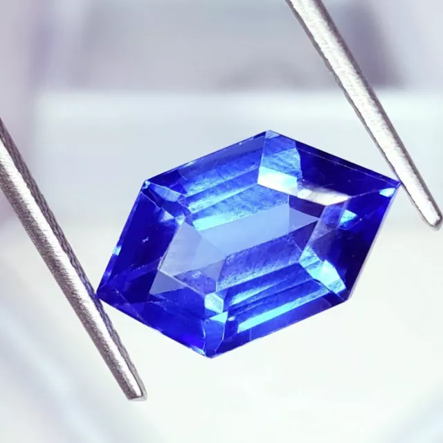 Superbe Saphir bleu du Sri-lanka de 7,42 carats avec certificat