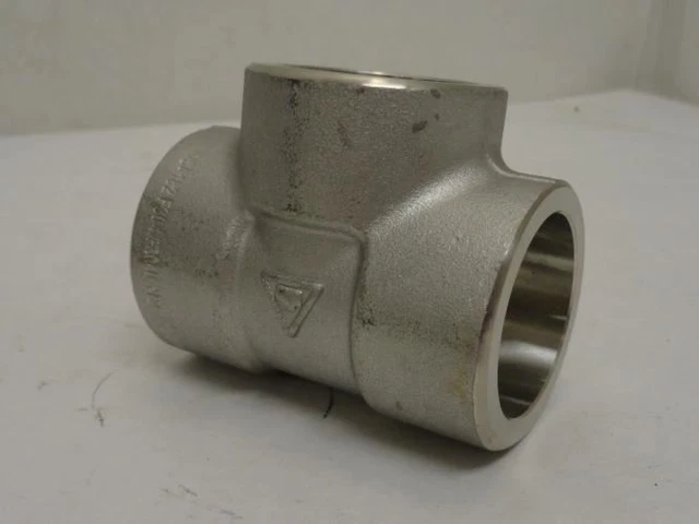 208889 New-No Box; Industry-Std 1LUF9 Pipe Tee SS-304; 1-1/4" Socket; Class: 300