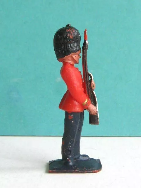 1 x LONE STAR. 1960's SCOTS GUARDS (HARVEY SERIES). 1/32 SCALE PLASTIC SOLDIER..