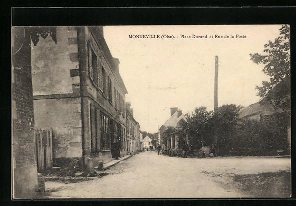 CPA Monneville, Place Durand et Rue de la Poste