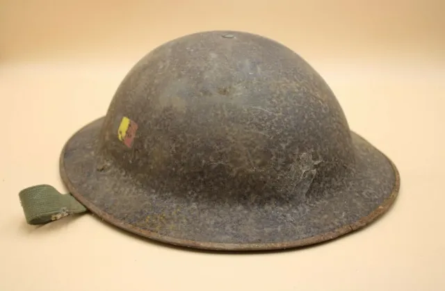 Stahlhelm Helm aus den II. Weltkrieg belgische Flagge Alt Antik