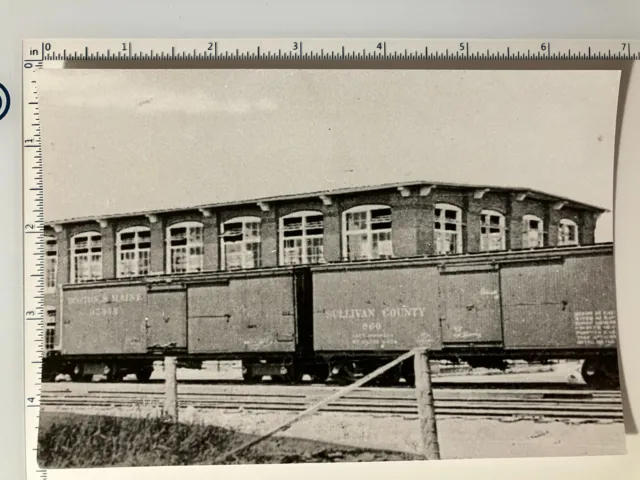 Vintage photo Boston & Maine Railroad box car 65458 & SC box car 860 Franklin MA