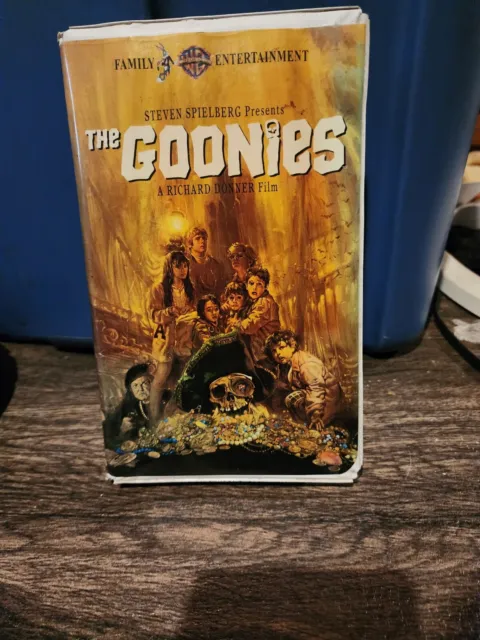 THE GOONIES (VHS, 1985, Clam Shell) Pre Owned $7.00 - PicClick