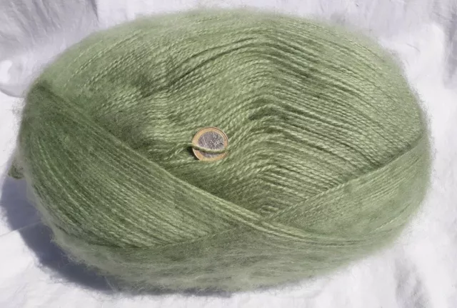 Großknäul ca. 500g (0,5 kg) weiche flauschiges lindgrünes Strickgarn / Häkelgarn