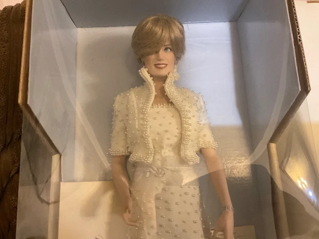 DIANA PRINCESS OF Wales Franklin Mint Doll ( Never removed from box ) £