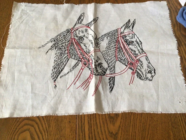 Par de caballos negros y rojos bordados a mano de colección