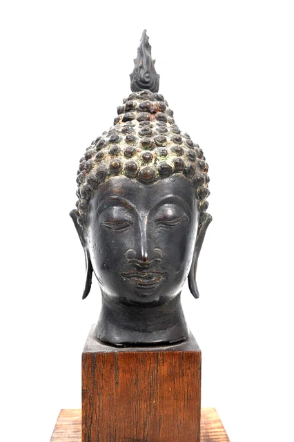 Antique Thai large bronze buddha head fragment, 18th century, Qing Dynasty. FINE