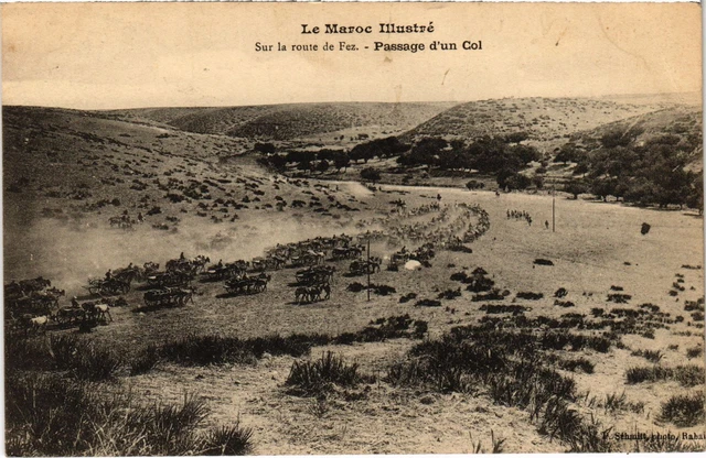 CPA AK Sur la route de Fez Passage d'un Col MAROC (1319093)