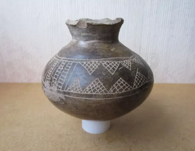 Ancien pot ou vase terre cuite poterie archéologie Néolithique ? Précolombien ?