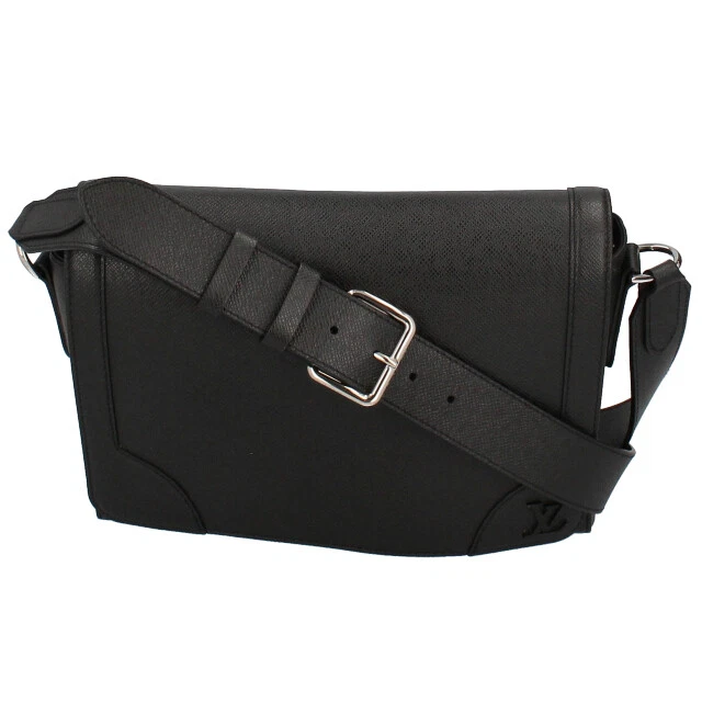 LOUIS VUITTON new flap messenger  Taiga mensShoulder Bag Noir Discontinued...