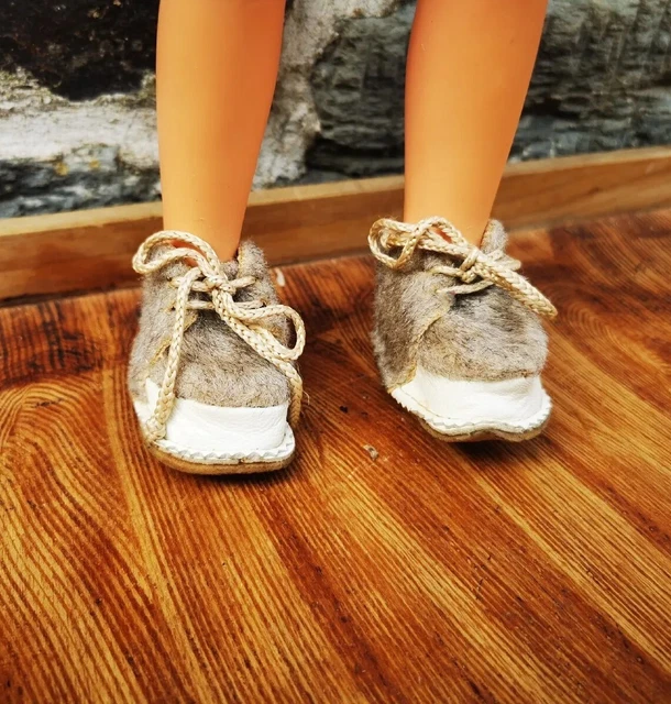 Paire chaussures anciennes Cuir et fourrure Poupée ancienne Jumeau Furga Bella