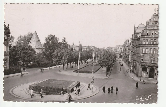METZ - Moselle - CPA 57 - Rues - Avenue Foch et place Deroulede 1952