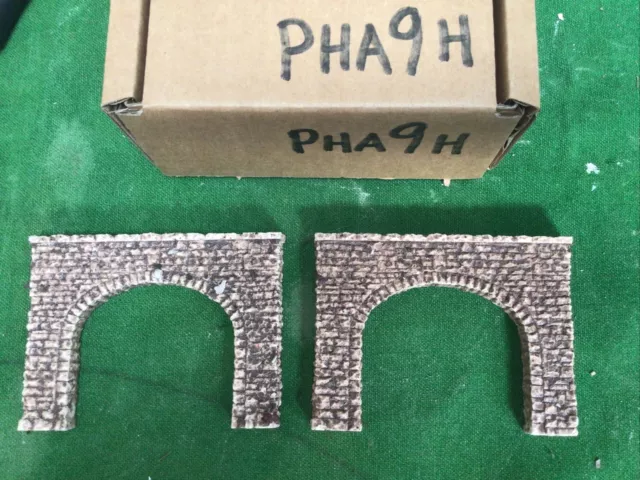 N Scale Tunnel portals X 2 -Twin Track -Rough Stone Style, Pre Painted (PHA9H)