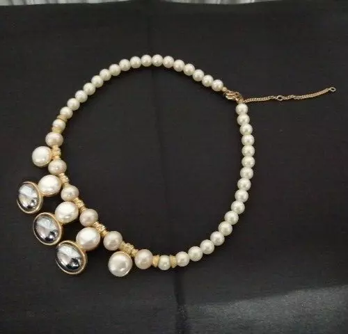Modeschmuck, ältere  Perlenkette mit goldfarbener Montur