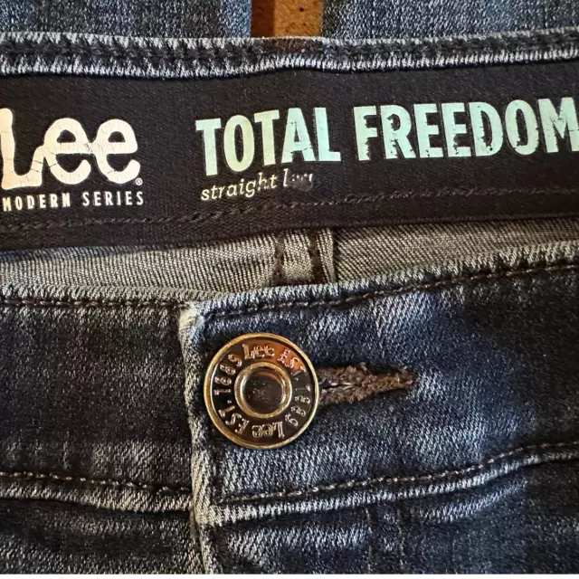 LEE MODERN SERIES Total Freedom Straight Leg Comfort Waist Women's ...