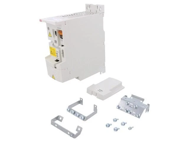 3AUA0000058166 Inverter vettoriale Potenza massima motore: 0,37 kW Elettricità: 200-240VAC ABB