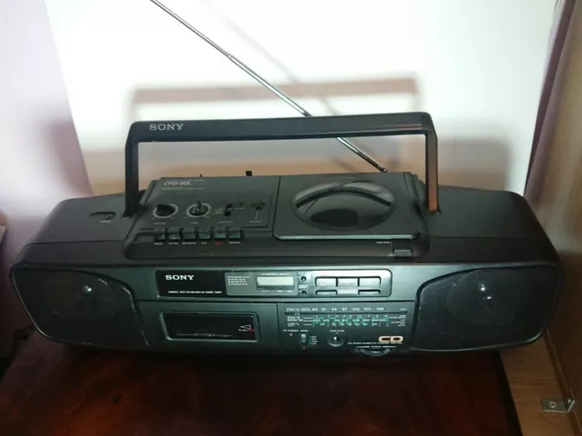 SONY CFD-50L AM FM Radio Tuner CD Cassette Tape Player 28 Watt Spares or Repair