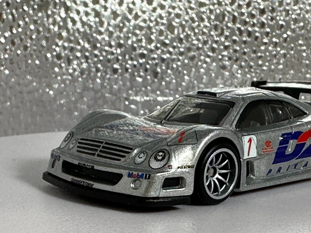 Hot Wheels Premium Mercedes-Benz CLK 63 AMG 2008 – Échelle 1/64, 7 Cm, Pneus Real Riders – Collection Boulevard Série 126