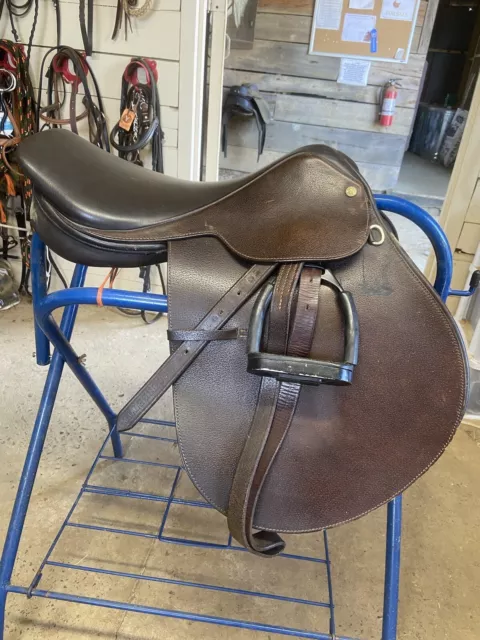 17" Collegiate Close Contact Saddle 17" Collegiate Close Contact Saddle