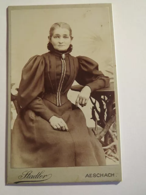 Aeschach bei Lindau im Bodensee - sitzende Frau im Kleid - Portrait / CDV