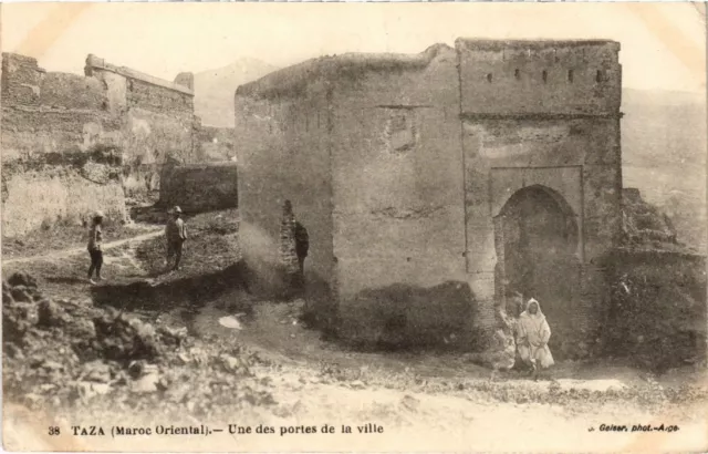 CPA AK MAROC Geiser TAZA Une des portes de la ville (69182)