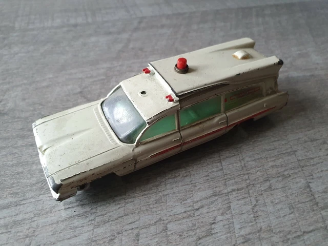 DINKY TOYS  SUPERIOR CRITERION AMBULANCE Meccano