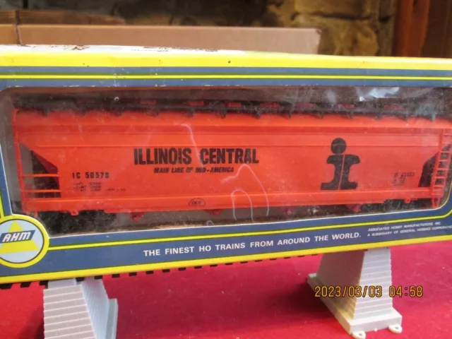 Vintage HO AHM 4-Bay Covered Hopper, 'Illinois Central #56578", in box  R49