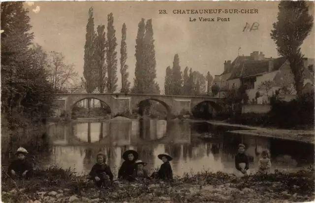 CPA CHATEAUNEUF-sur-CHER Le Vieux Pont (613120)