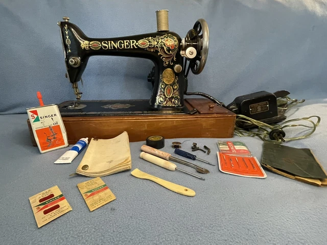 READ 1919 Singer Red Eye G9902695 Sewing Machine BT7 Not Working For Collection