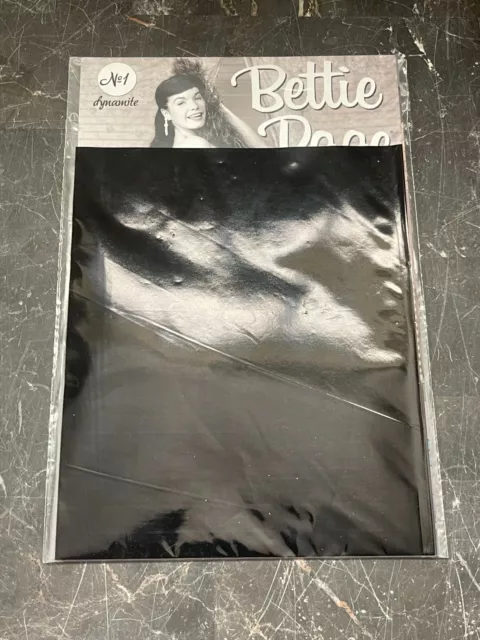 Bettie Page #1 Photo Cover Black Bag Variant Dynamite Entertainment-MINT!