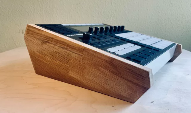 Native Instruments Maschine MKIII Synthesizer Ständer