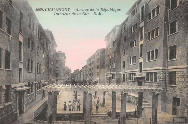 Cpa 94  Champigny Avenue De La Republique Interieur De La Cite