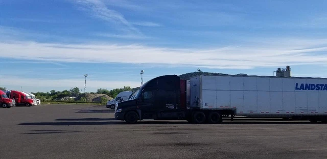 2011 Freightliner Cascadia 125 W/ 560 Horsepower Dd15{Now The Dd16}W/Rebuilt Apu
