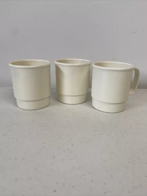 Vtg Cambro - 750CW - 7 1/2 oz White/Creme Handled Stacking Cups - 3 Piece Set