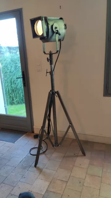 Lampe projecteur vintage BBT sur pied - Atelier 416
