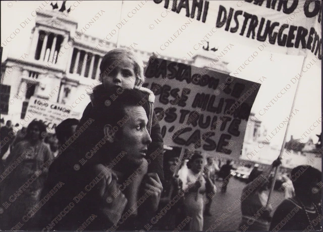 1970c ROMA Protesta baraccati spese militari case Fotografia